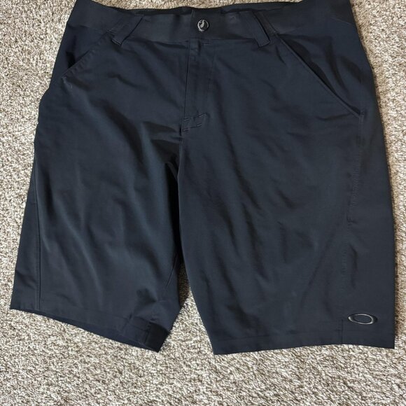 Oakley Shorts Mens 34 Black Regular Fit Performance Golf Stretch Quick Dry Chino - Picture 1 of 10